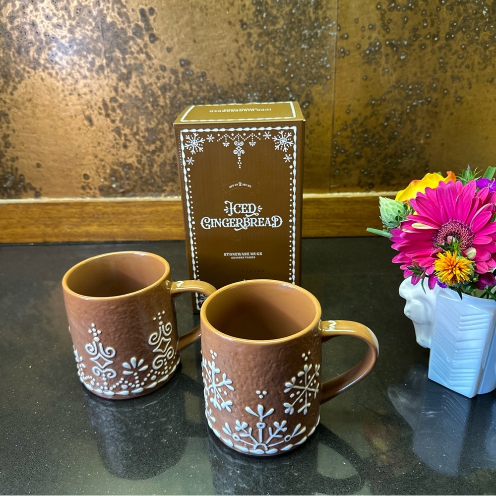 NEW In Box S/2 Pottery Barn Gingerbread Iced Stoneware Coffee Mugs Cups Holiday